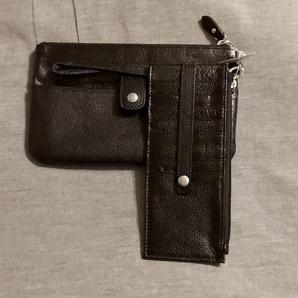 Loris Leather Wristlet with removable card holder - Picture 5 of 8